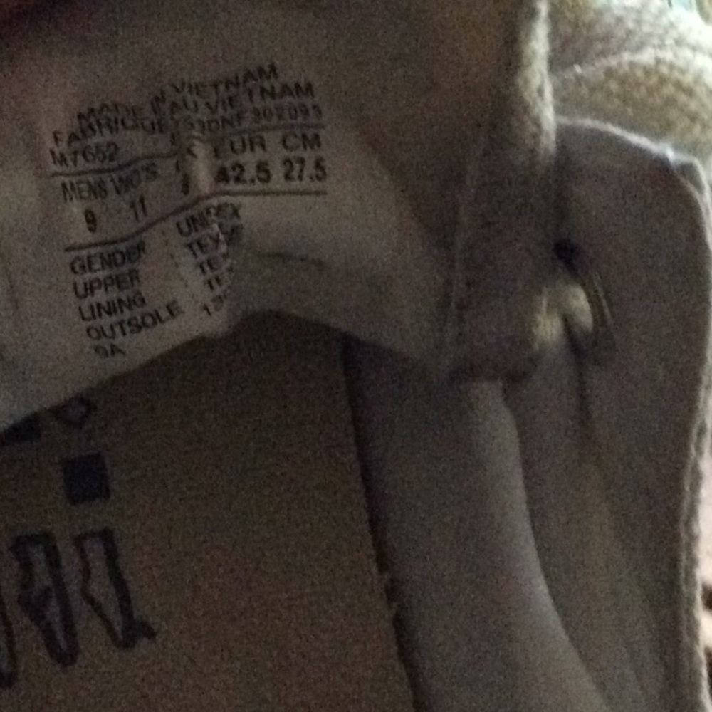 Used White Converses - Picture 7 of 7